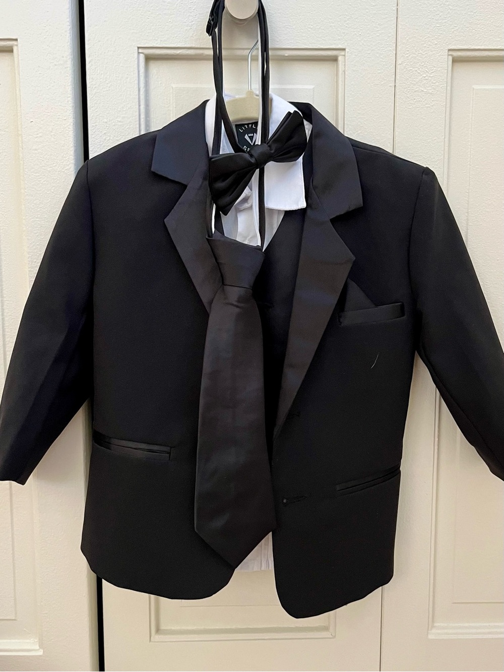 Little Gents Black Boys' Formal 5 piece Tuxedo Jacket with Tie and Bow